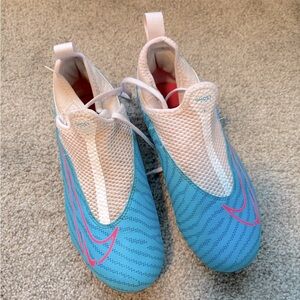 Nike Jr Phantom GX soccer cleats size 2.5